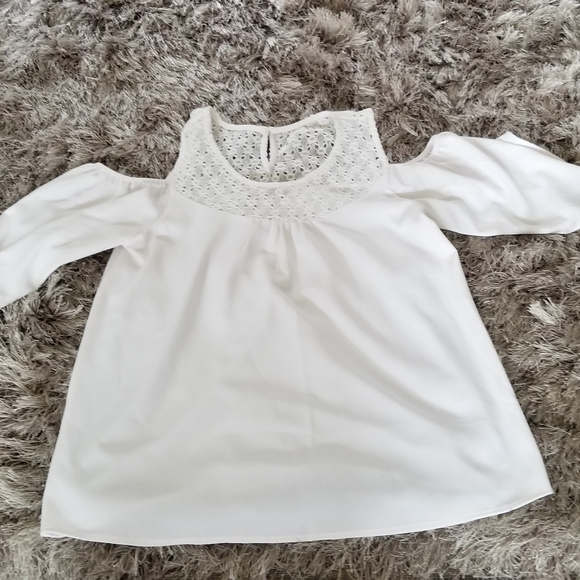 ⚡Lot of 2 Cold shoulder Blouses - Picture 7 of 8